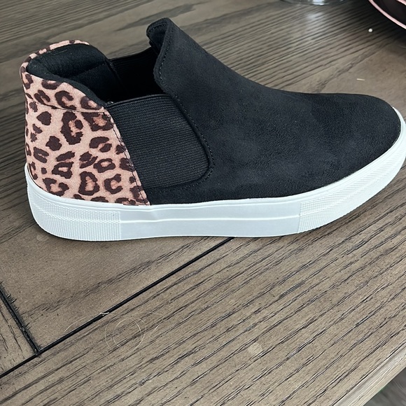 Shoes - Picture 3 of 3